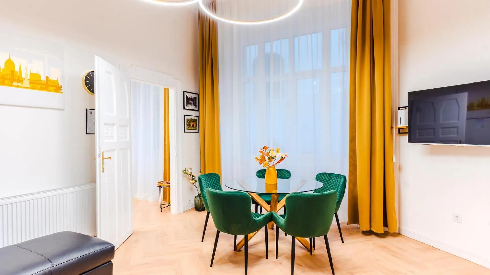 2 Bedrooms And 1 Living Room Your Modern Home In Budapešť 0*,