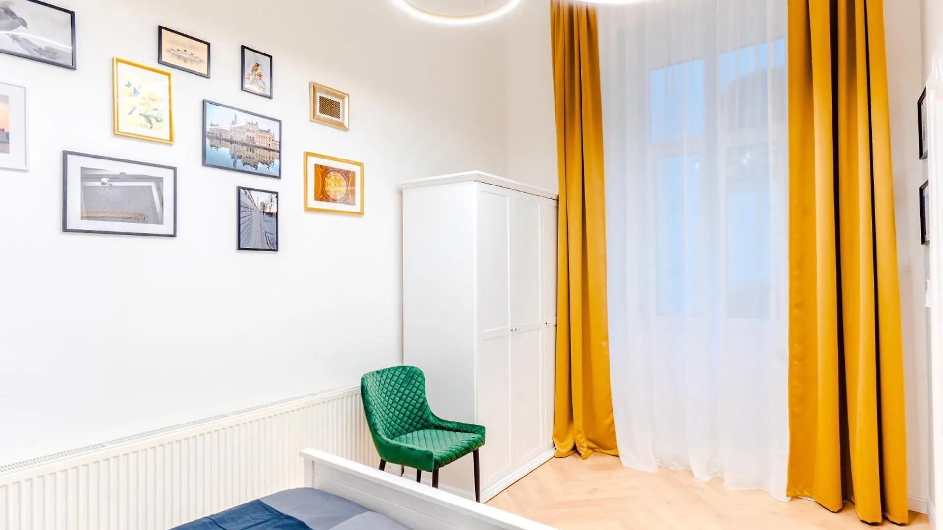 2 Bedrooms And 1 Living Room Your Modern Home In Budapešť