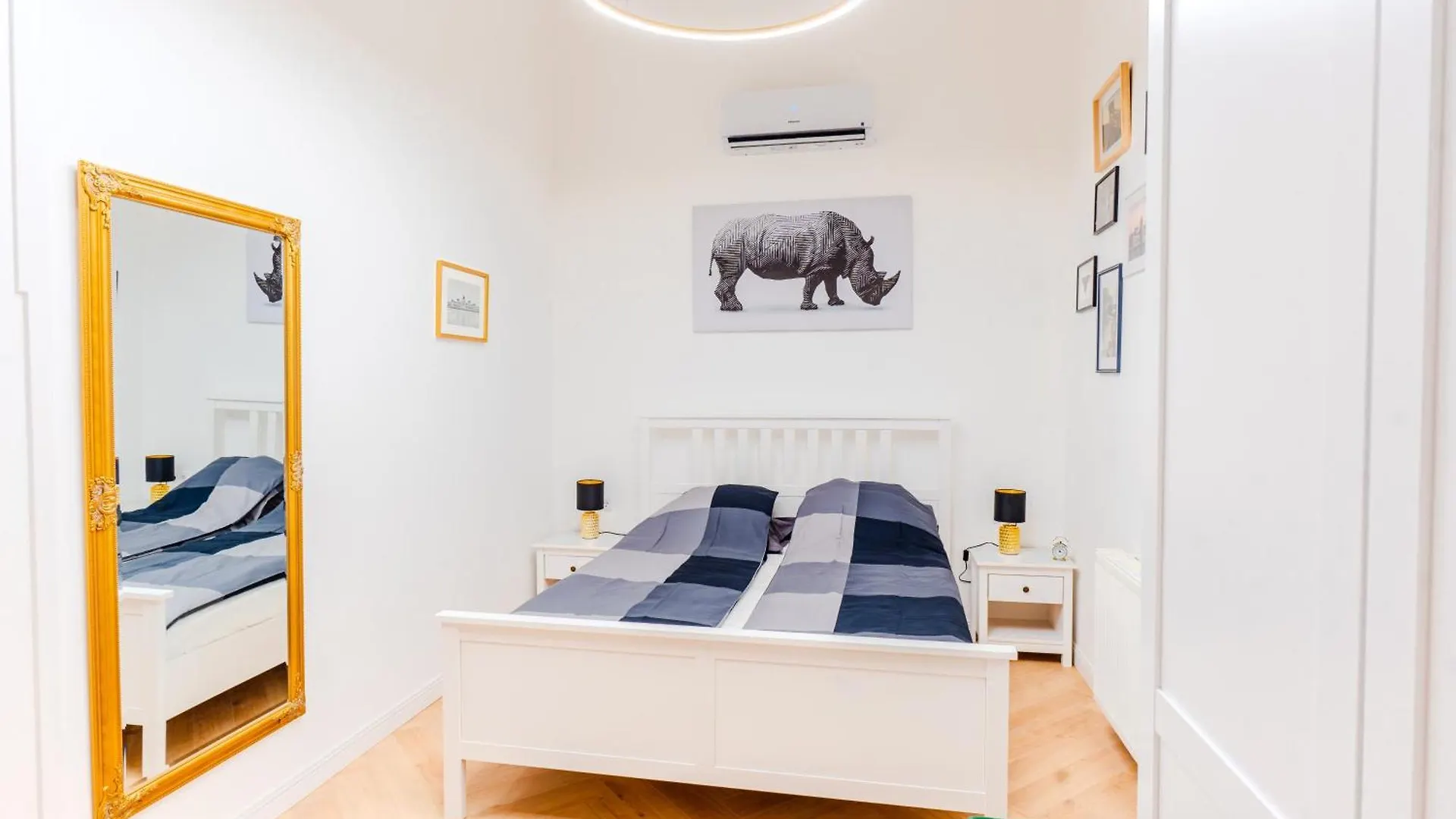 2 Bedrooms And 1 Living Room Your Modern Home In Budapest 0*,