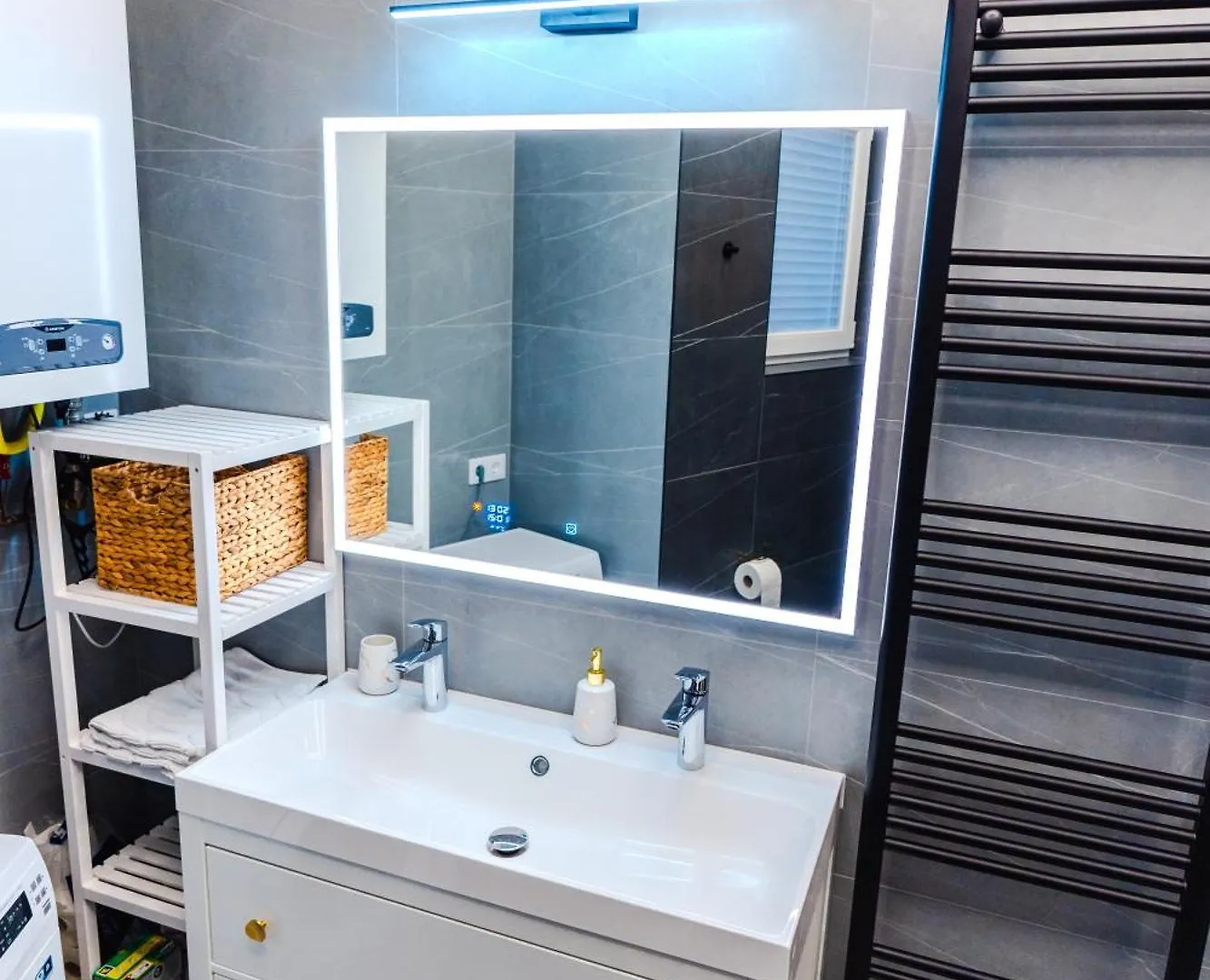 2 Bedrooms And 1 Living Room Your Modern Home In Budapest Apartman