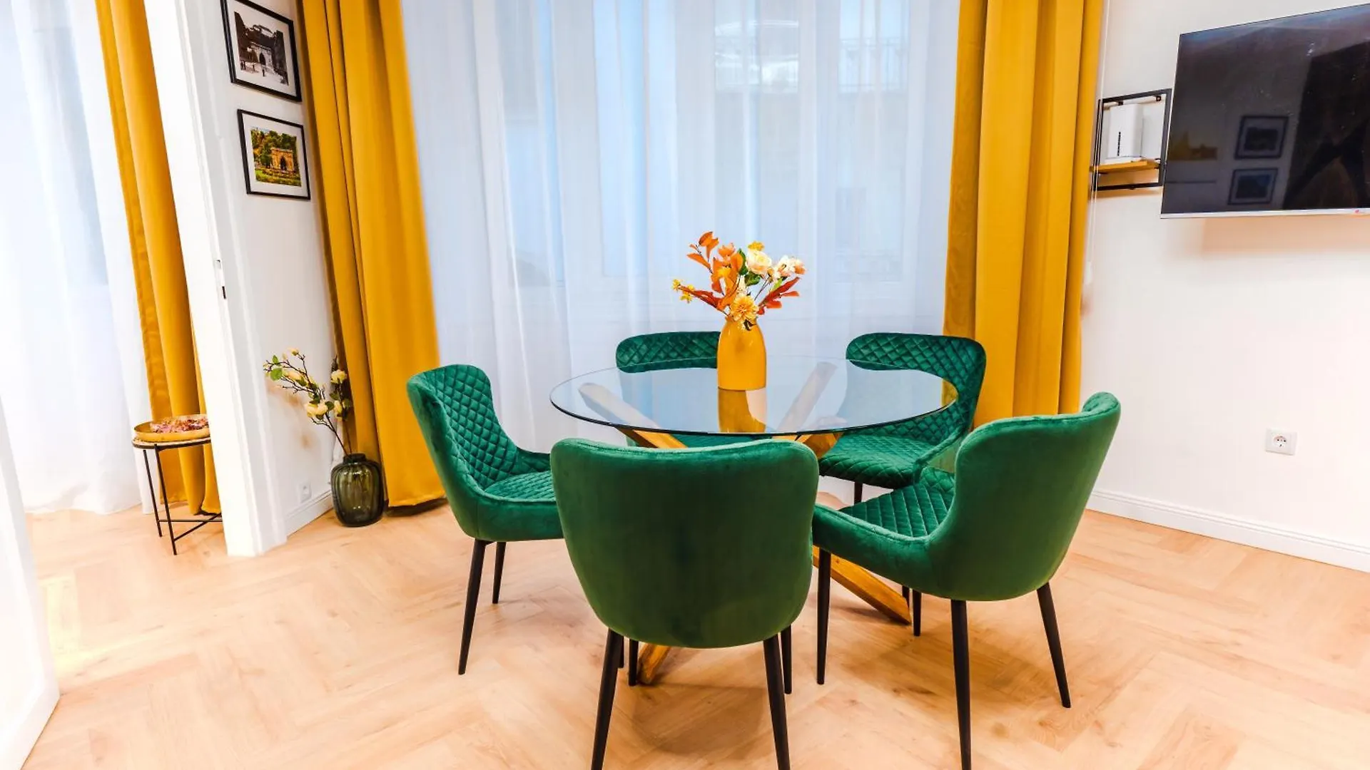 2 Bedrooms And 1 Living Room Your Modern Home In Budapest 0*,  Magyarország