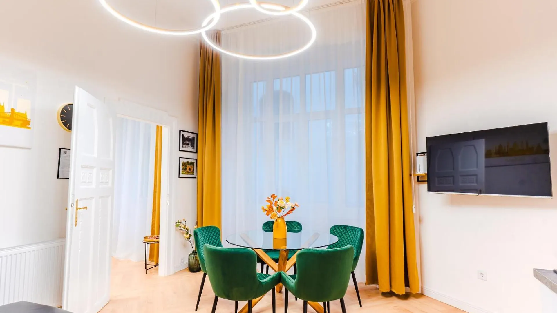 2 Bedrooms And 1 Living Room Your Modern Home In Budapest Magyarország