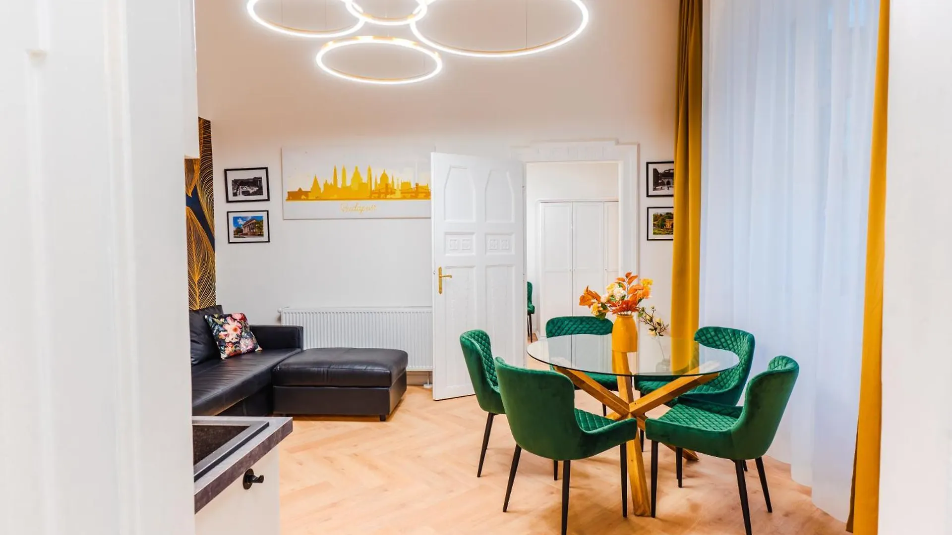 2 Bedrooms And 1 Living Room Your Modern Home In Budapest 0*,